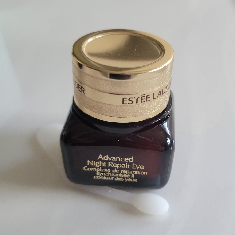 Estee Lauder Advanced Night Repair Eye w/ Estee Lauder Perfectly Clean cleanser - Picture 3 of 3